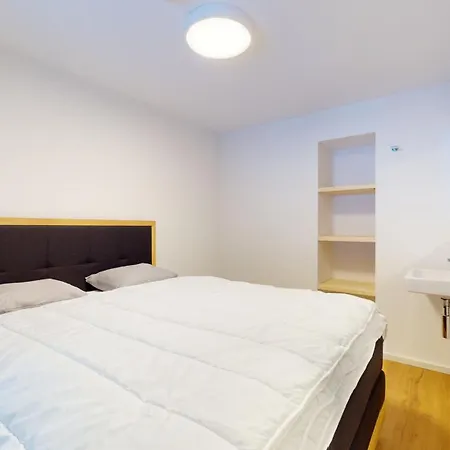 De L Ours Authentic Etage Fontaine 14 Pers *