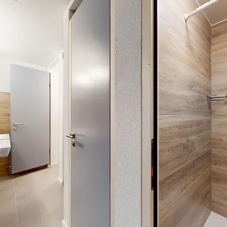 De L Ours Authentic Etage Fontaine 14 Pers 招待所