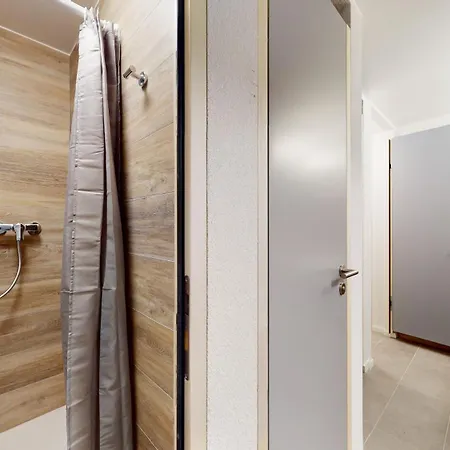 ゲストハウス De L Ours Authentic Etage Fontaine 14 Pers Agettes