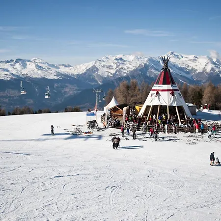 De L Ours Authentic Etage Fontaine 14 Pers ゲストハウス Agettes